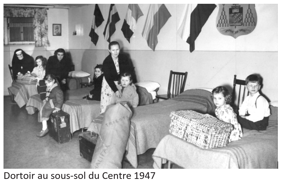 Dortoir au sous-sol du Centre 1947